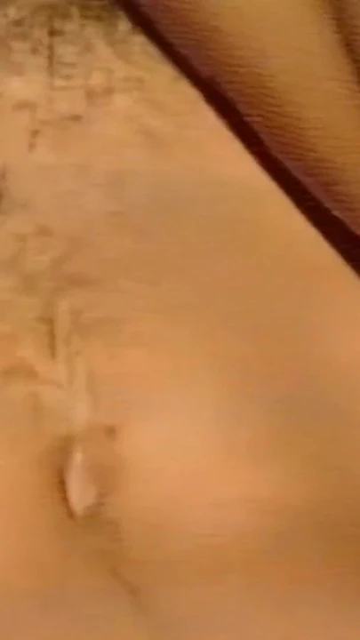 Обязательный момент из "Горячая юная брюнетка жестко трахается и глотает"