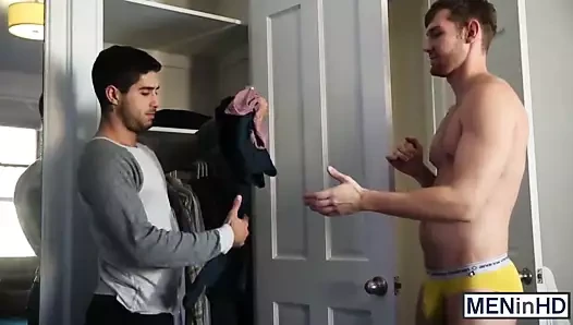 Twink oğlan hayatındaki en tatlı anal işkence yapılır