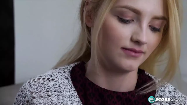 Sweet Kate Bloom sert sikiliyor ve yüzüne boşalma