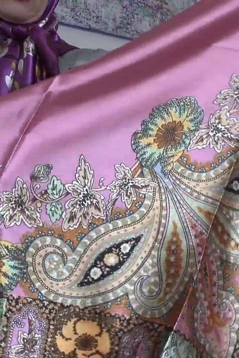 Stepaunt'un yeni saten eşarpları seni azdırıyor! Lady Victoria Valente