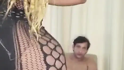 Üniversiteli ateşli Afrikalı kız büyük yarağa çok boşalmayı seviyor