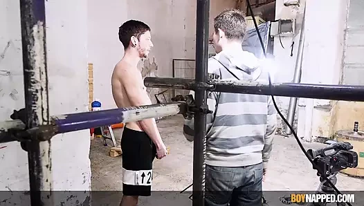 Bağlı Maxxie Rivers usta Sean Taylor tarafından derinden sikiliyor