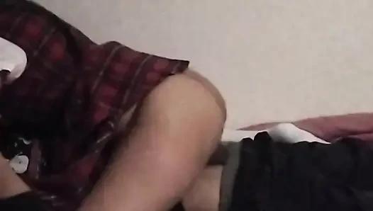 Kız öğrenci komşum porno videosu kaydetmemizi istiyor! Sınıfa gitmeden önce yapmak istiyorum!!