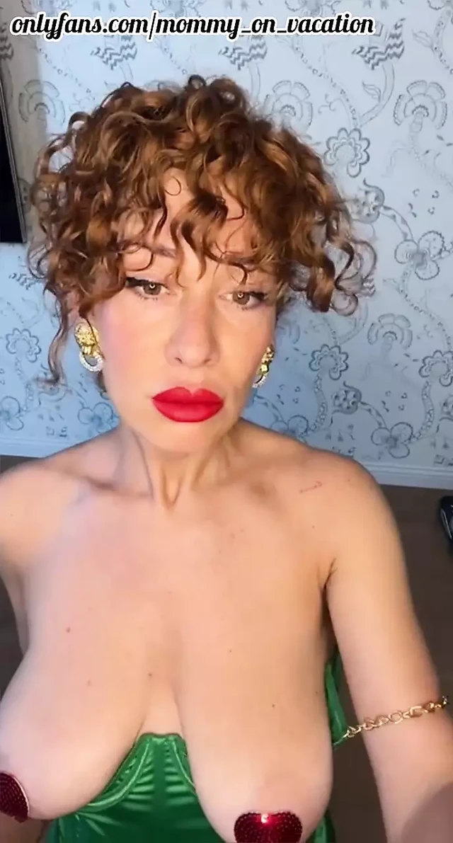 Глубокий минет от супер горячей мамы