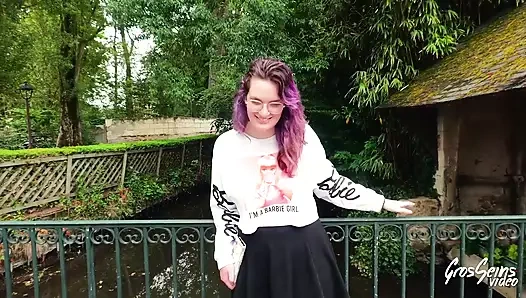 Malicia, büyük memeli yaramaz kız, iyi bir sikişmeyi seviyor