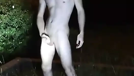 Geceleri motosiklet kaskıyla çıplak mastürbasyon yapmak