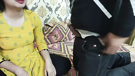 Üvey kız kardeş ve erkek kardeş aynı yatağı paylaşıyor ve sert, sert bir sikişin tadını çıkardı