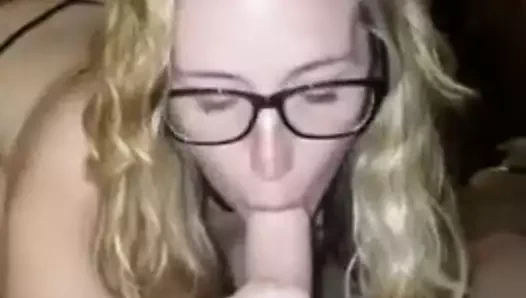 Gözlüklü sarışın düzgün vücutlu bj