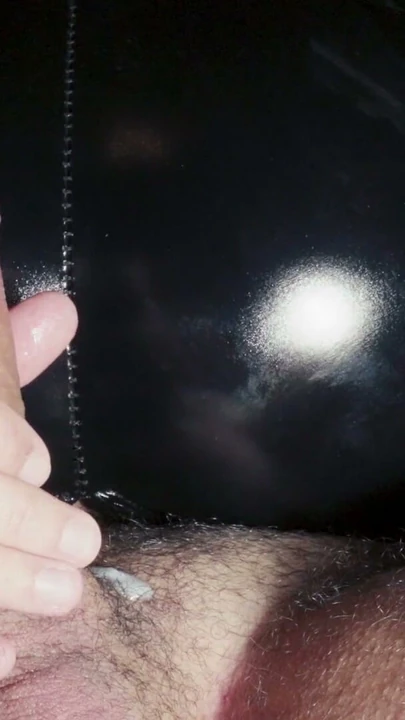 Lateks orta yaşlı seksi kadın tutkuyla ona biniyor | Klip 2