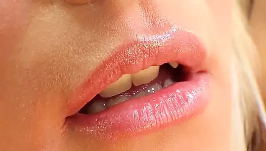 Eva Jordan büyük beyaz dildoya atlıyor