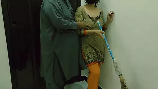 Güzel desi hizmetçim ilk kez anal seks yapıyor