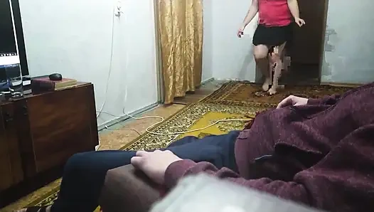 Tv arkasında emilen üvey baba