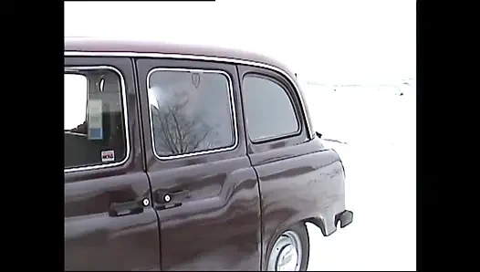 Sıcak sarışınla araba saçmalığı