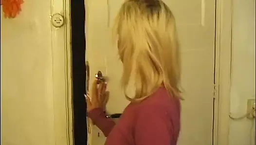 Sana Denisa'yı harika bir gerçek sarışın peri ile sunuyorum