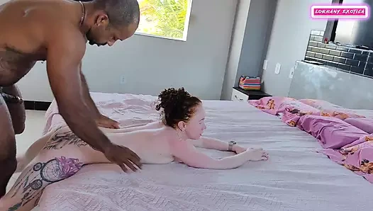 Ev yapımı seks - prezervatifi çıkaran ve saçına sokmak isteyen açgözlü evli bir kadın yedim