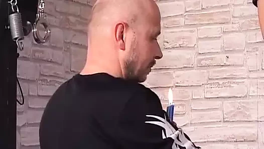 Sürtük Alman fahişe efendisinin yarağını emiyor