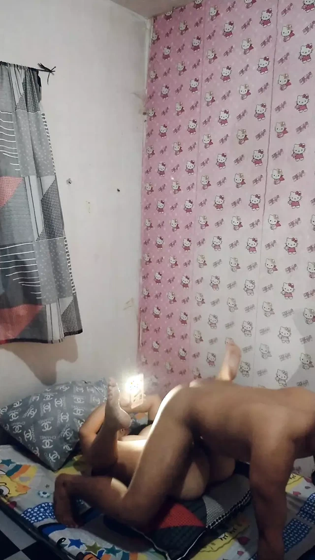 Büyük memeli Filipinli komşumla pürüzsüz seks