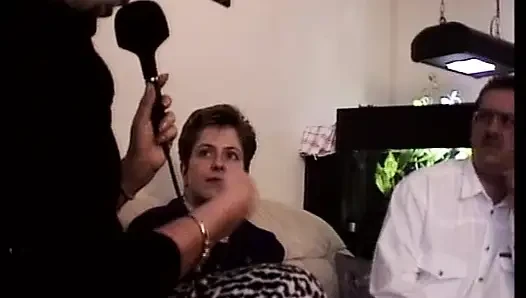 Azgın Alman sürtükler ateşli üçlü grup sekste yarağı paylaşıyor