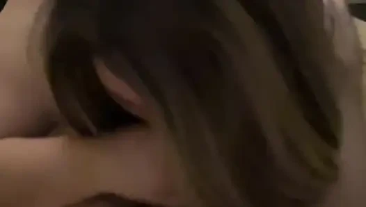 Amatőr vetkőzik és szop házi készítésű