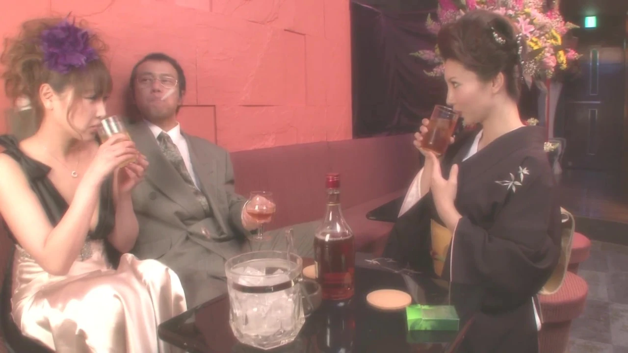 पूरी जापानी सेक्स फिल्म, सेक्सी milf(चोदने लायक मम्मी) सेक्स के खिलौने और सख्त लंड ...