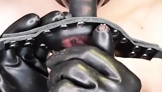 Bu gece kullanacağım bazı eşyaların içinden geçiyorum