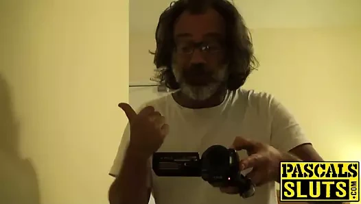 Baştan çıkarıcı milf sophie büyük bir horoz ile baskın bir damızlık tarafından perişan