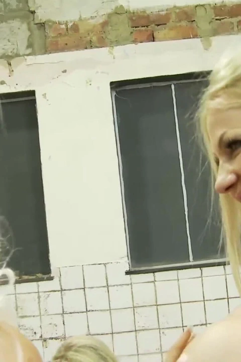 Hapishanede lezbiyen dörtlü seks