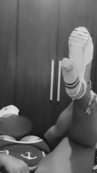 Fragman - Marinera orta yaşlı seksi sürtük gemide piçlerle dolu gemide sikiliyor - Suelen Santos | Klip 1