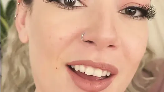 Giantess küçük bir tuzak kuruyor