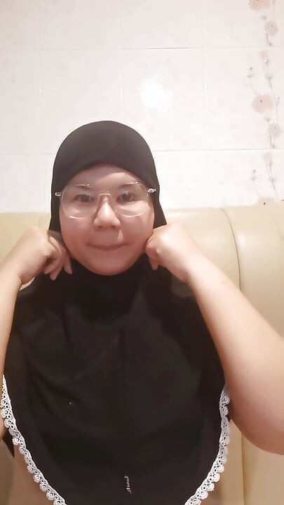 Hijab üvey anne bir ilişkiyle görüntülü görüşme