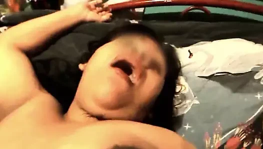 Metiendole consolador bir ambarazada puta