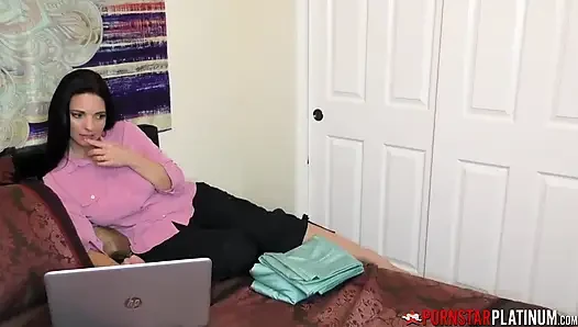 Pornstarplatinum - mindi mink askerden üvey oğlunu ağırlıyor