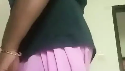 Üvey kız kardeş yatak odasında parmak performans videoları