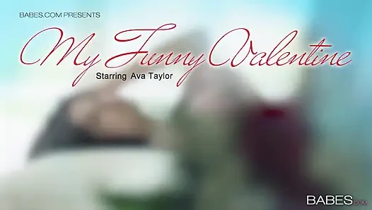 Hatunlar - Ava Taylor'ın adamı ona yavaş, erotik bir striptiz için yalvarıyor