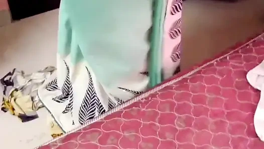 Desi Tamil żona Renu Mokra nago ręcznik do ciała suchy i powolny sari dressing złośliwiec! Indianhotwifex