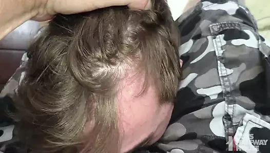 Masum genç aşağılanmış becerdin çıplak ve tedavi gibi kaltak