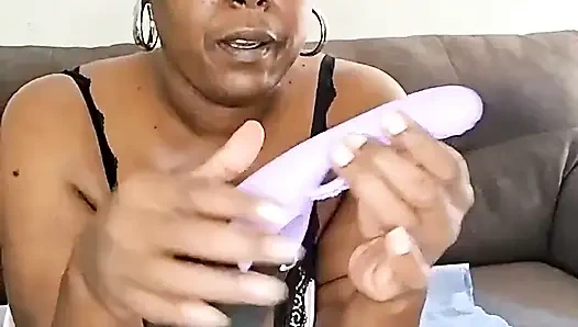 Canlı Amazon haul seks oyuncaklarını deniyor