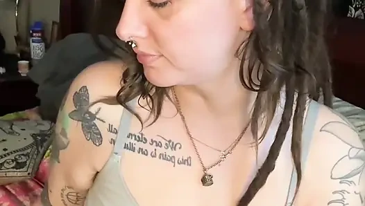 Sanal sigara içme seks, bakış açısına binme ve chery ağaçlarıyla salya akıtma