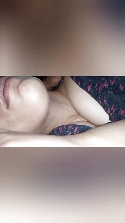 Hintli Pakistanlı üvey anne üvey oğlu tarafından sikiliyor