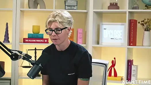Khloe Kingsley kamerada fışkırtıyor ve kırmızı bayraklar | Adult Time Podcast