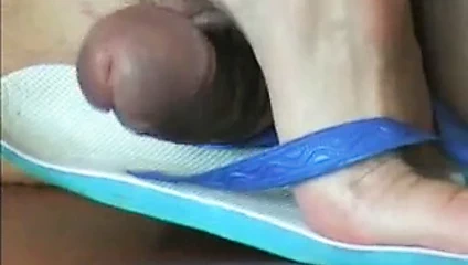 Mavi parmak arası terlik 3 ile horoz ezmek