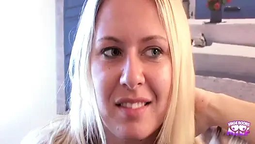 Riley Evans blokta yeni bir kız bu yüzden Seth'i sikmek zorunda kaldı