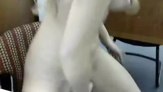 kütüphanede yapay penis