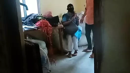 Hintli öğrenci kız ve özel öğretmen viral videoda