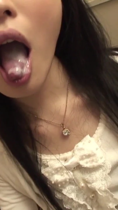 JAPON SEKSI KıZ EMDIKTEN SONRA UZUN BIR YARAKLA SIKILIYOR | Klip 2