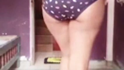 Hintli götlü tatlı kız