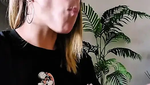 Porno videoları çektikten sonra ev arkadaşımla atıştırmalık yaptık!