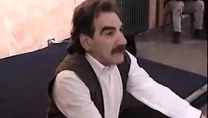 2 mujeres y 30 hombres