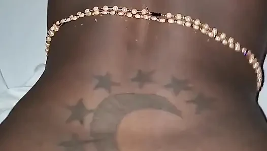 Kız arkadaşım Joss'u hamile kalmamak için prezervatifle sevişiyorum