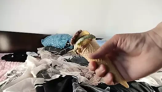 Amatör çift çılgın seks. Seksi latin şehvetli oral seks dondurması. Amatör esmer kıyafetleri deniyor ve kesiyor